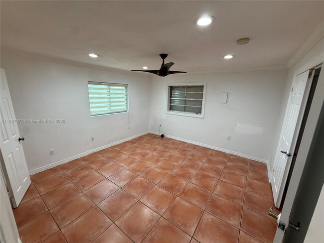 Building Photo - 10865 Gibson Dr