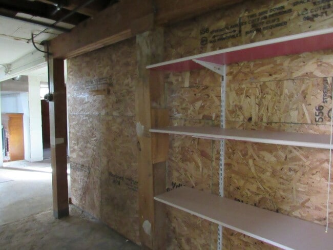 Building Photo - Downtown Bungalow w/Garage