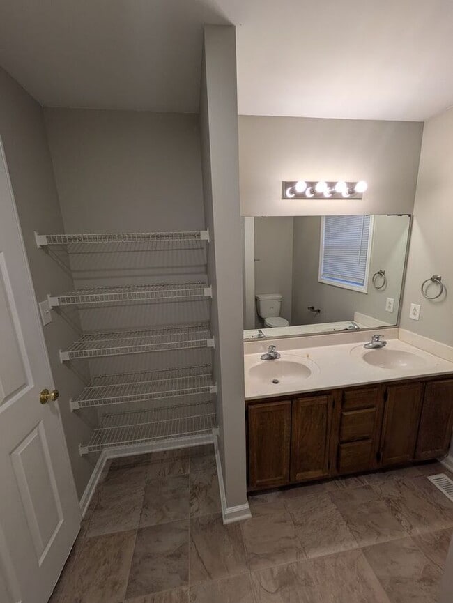 Building Photo - 2BD/1.5BA Townhome in Strawberry Patch Complex