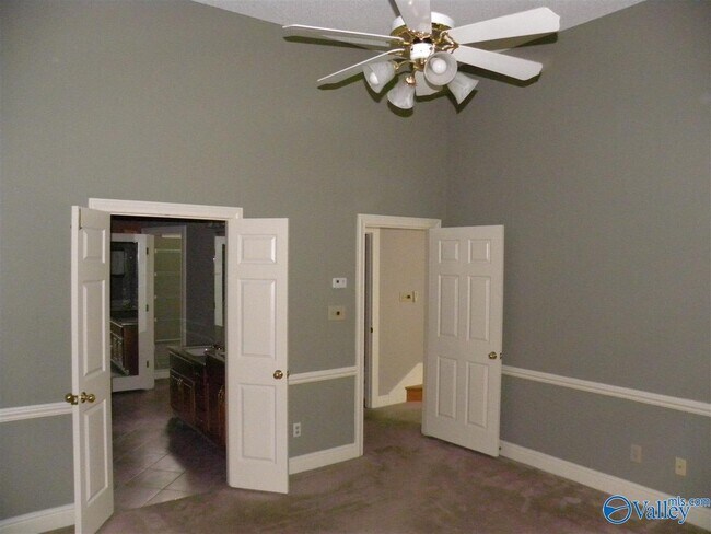 Building Photo - 101 Emerald Ln