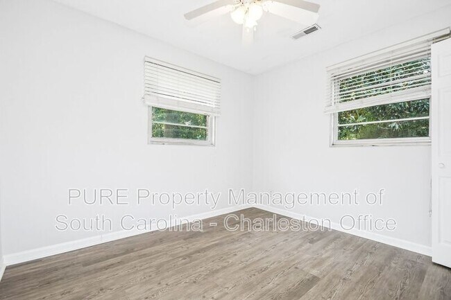 Building Photo - 628 Constant Dr