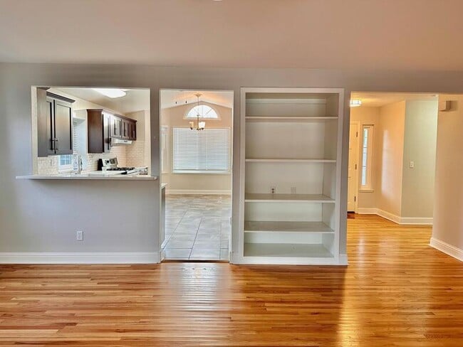 Building Photo - 148 Castlemont Dr