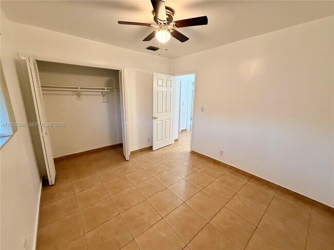 Building Photo - 1502 N 57th Terrace