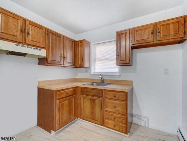 Building Photo - 365 Bloomfield Ave