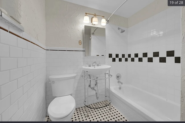 Building Photo - 4265 Brentwood St