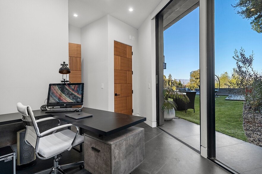 Building Photo - 3712 Broadlawn Dr