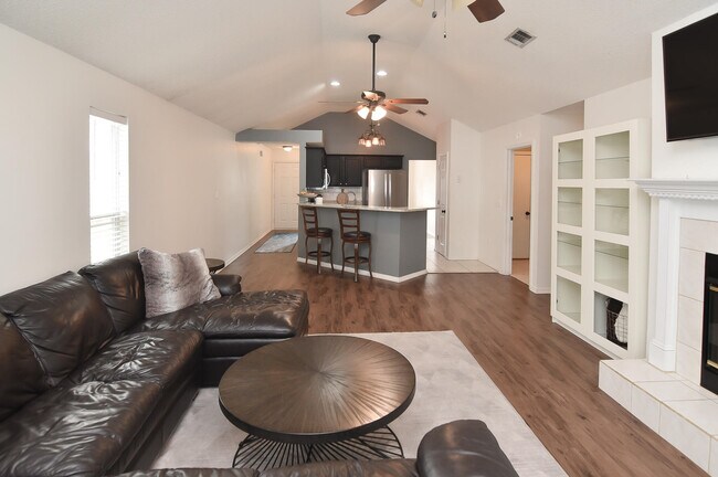 Building Photo - 104 Wright Dr