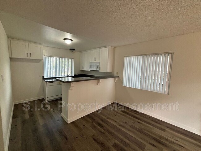 Building Photo - 10560 Sherman Grove