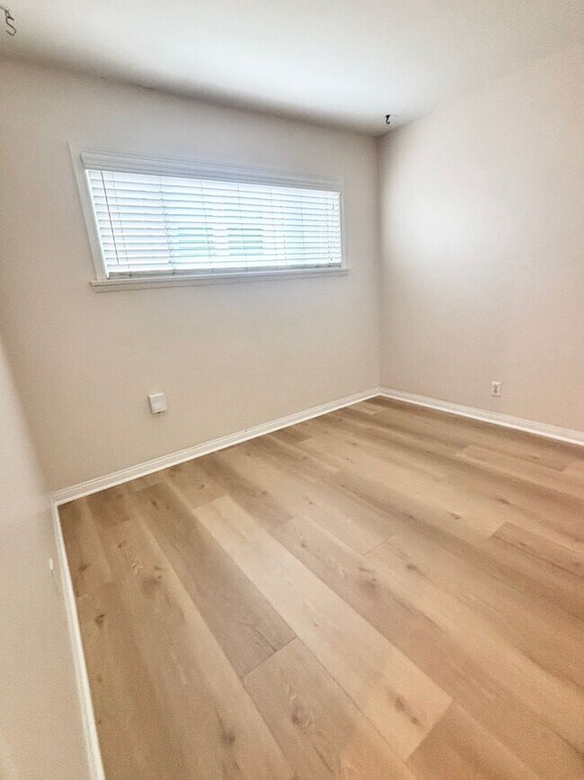 Building Photo - 323 CRISTOBAL, LLC