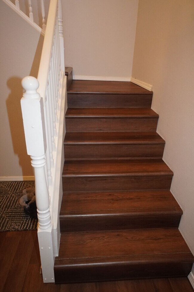 Building Photo - 4 Bedroom Eagle River Home!