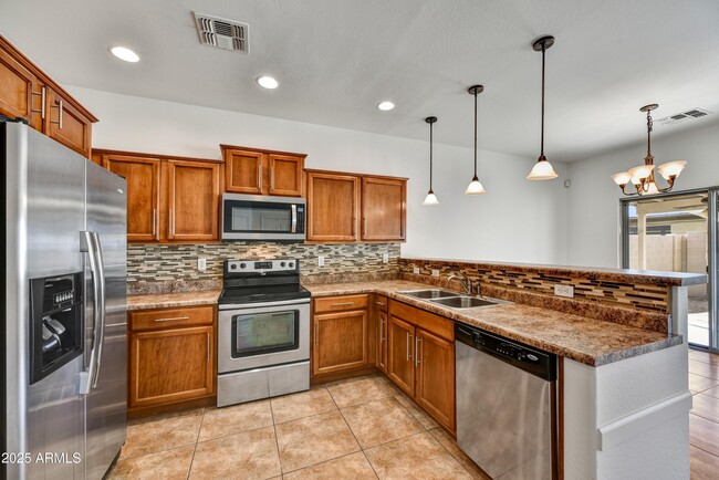 Building Photo - 3805 E Earll Dr