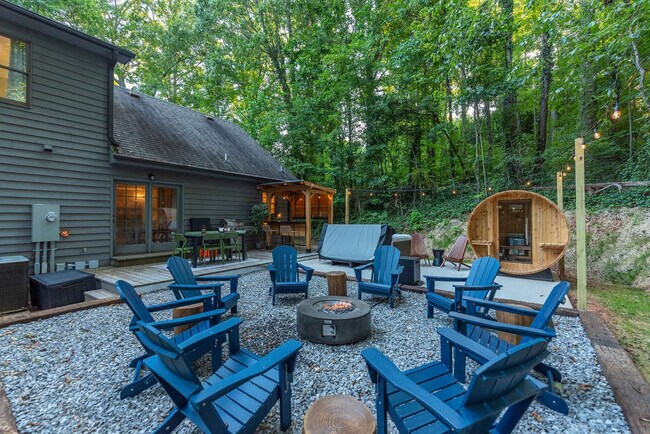 Building Photo - 41 Little Forest Dr