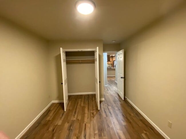 Building Photo - Simply gorgeous 3/2 with 2 car garage, dog...