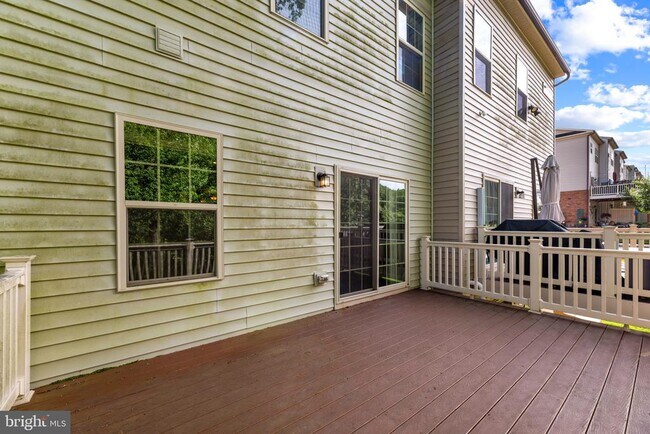 Building Photo - 2720 Fredericksburg Rd
