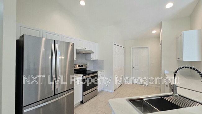 Building Photo - 342 NE 17th St