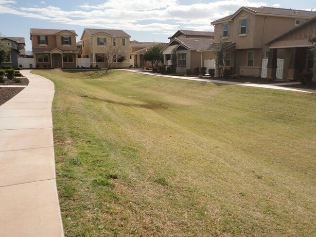 Building Photo - Great Rental Location
