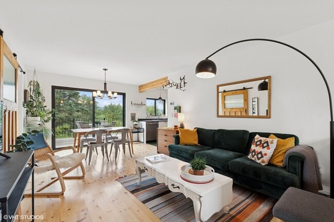 Building Photo - Furnished 2 Bed 2 Bath Columbia Falls Home