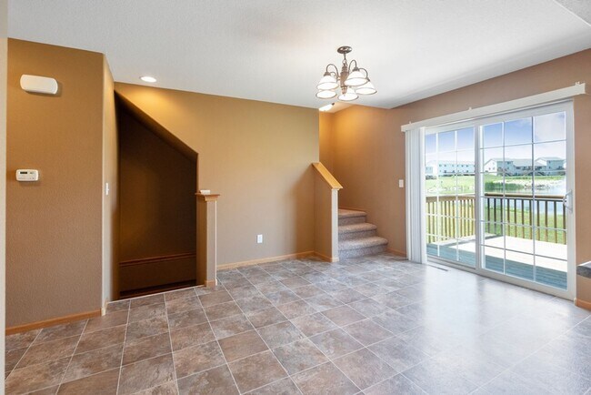 Building Photo - 4925 Algonquin Dr