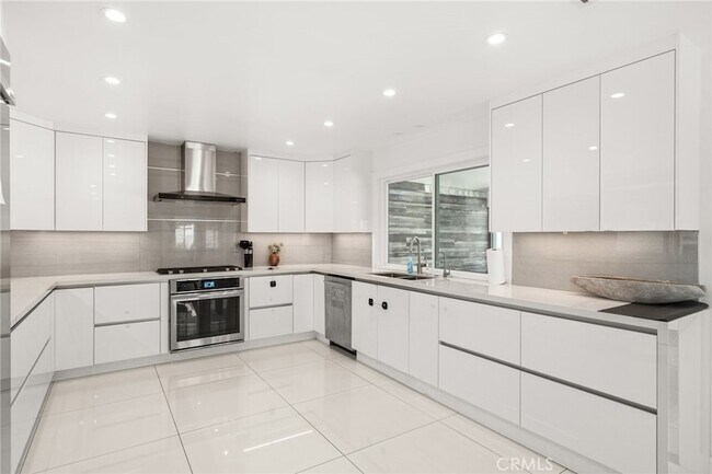 Building Photo - 4630 Cedros Ave