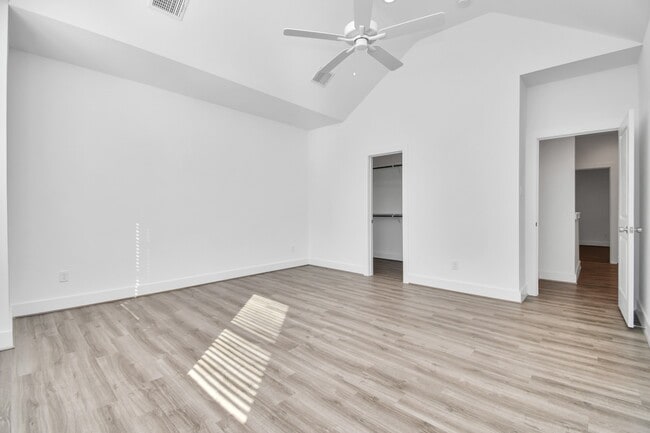 Building Photo - 9020 Laverne Laurel Ln