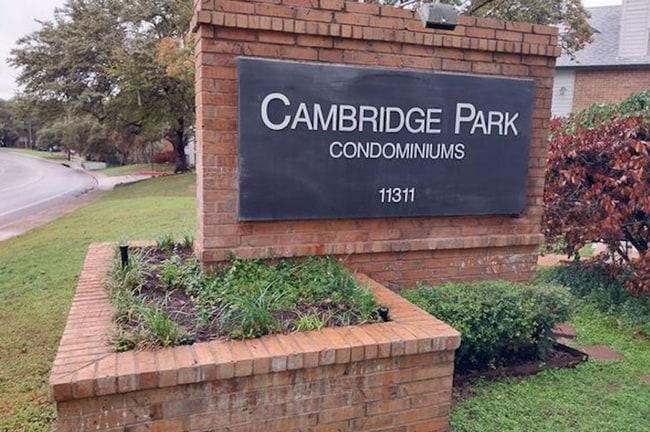 Building Photo - Great location off Blanco near Wurzbach and West Ave | 2 Bedroom | 2 Bath | Top Floor