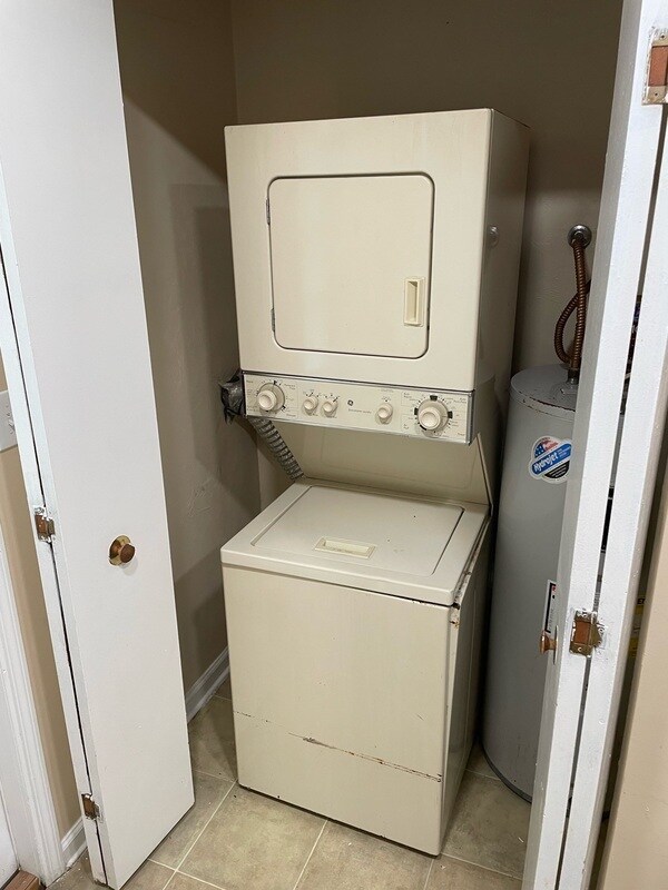 Building Photo - 2348 Horne Ave