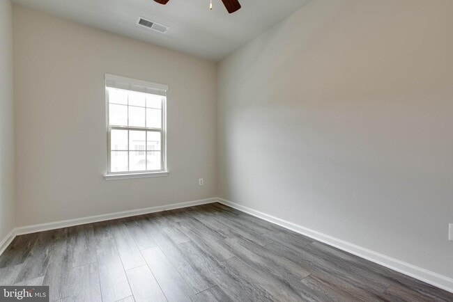 Building Photo - 7912 N Gladden Farm Way