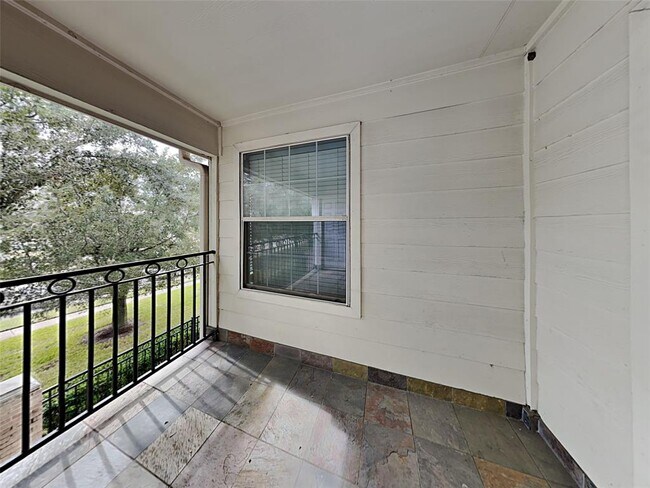 Building Photo - 2865 Westhollow Dr