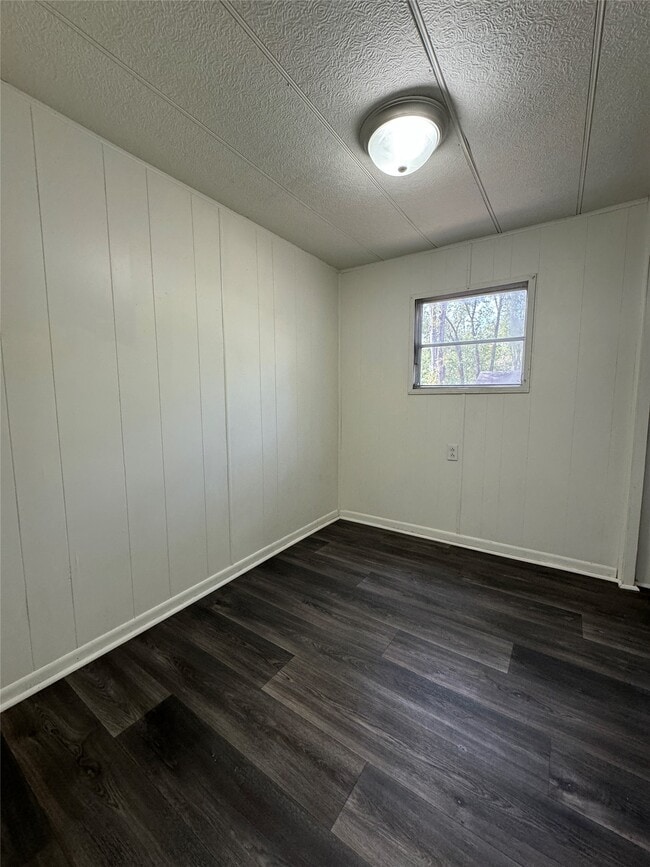 Building Photo - 104 N 1st St