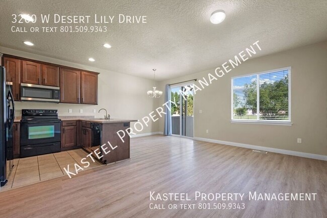 Building Photo - 3260 W Desert Lily Dr