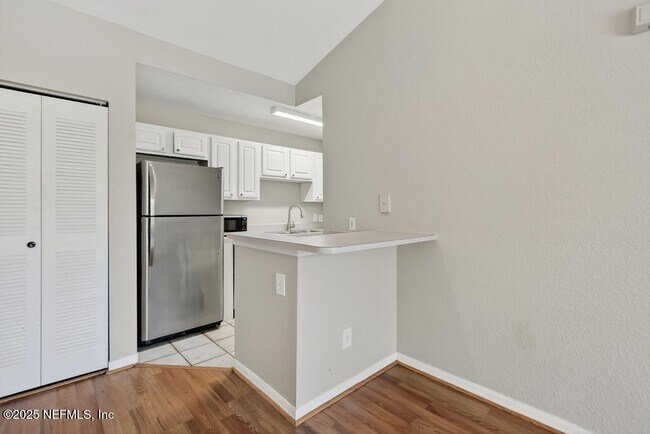 Building Photo - 13703 Richmond Park Dr N