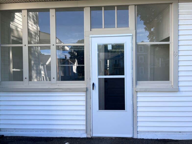 Building Photo - 15 Lamb St