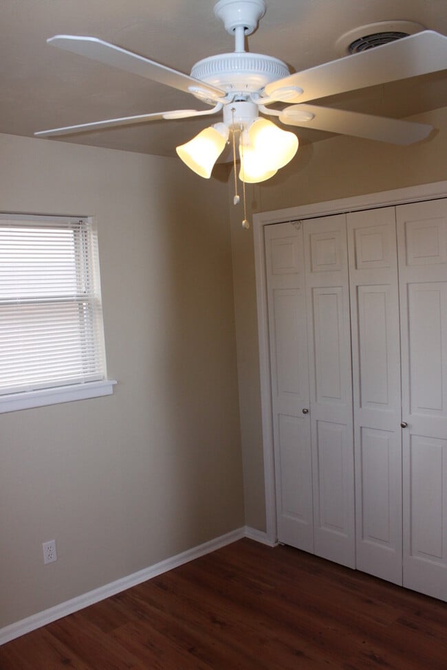 Building Photo - Available February. Large game room in back w/ electricity