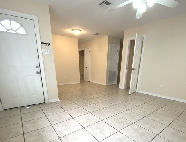 Building Photo - 8418 Valor Dr