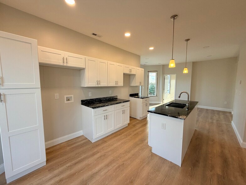 Building Photo - 3 E Overlea Ave