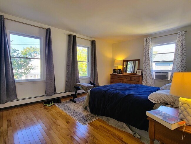 Building Photo - 9 1/2 W Narragansett Ave