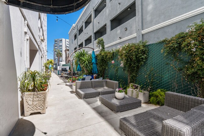 Building Photo - 140 Linden Ave