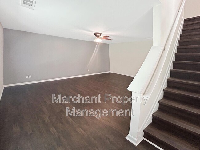 Building Photo - 510 Riello Dr