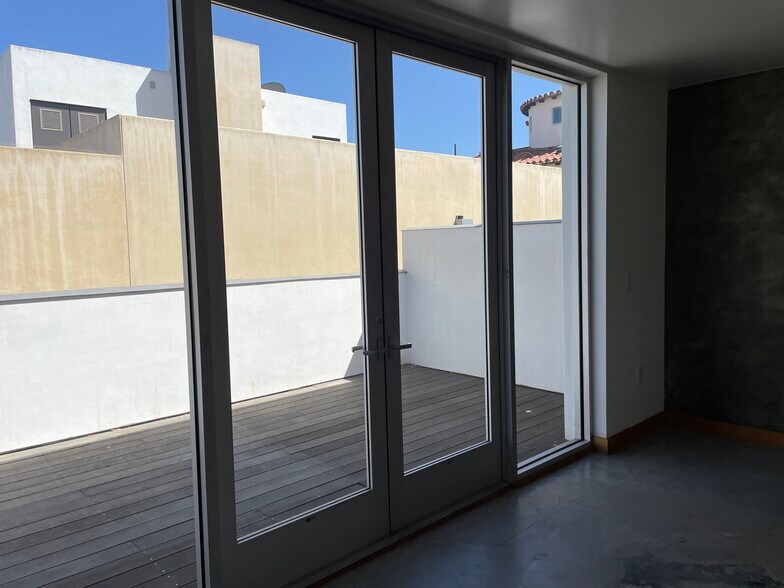 Building Photo - 116 E Yanonali St