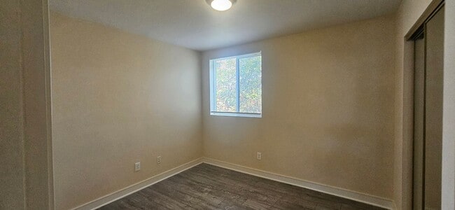 Building Photo - 85(1631)