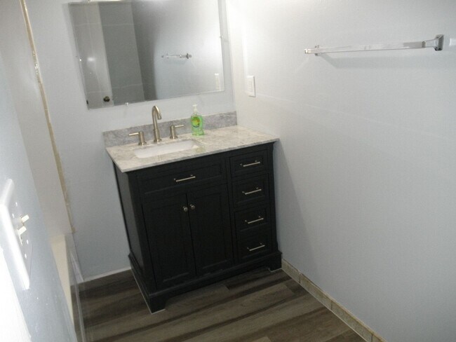 Building Photo - Summit Villas