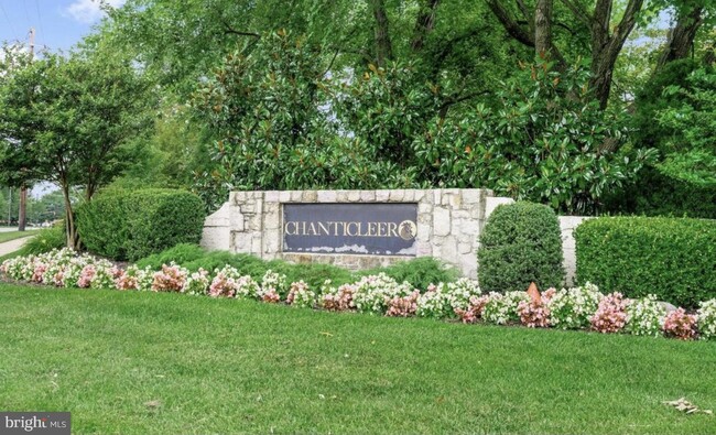 Building Photo - 1346 Chanticleer-