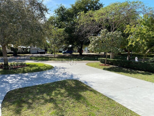 Building Photo - 951 NE 116th St