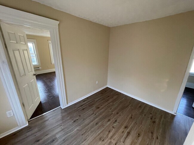 Building Photo - SECTION 8 and EDEN Accepted!! Stunning 4-Bed, 2-Bath Renovation in Lorain!!