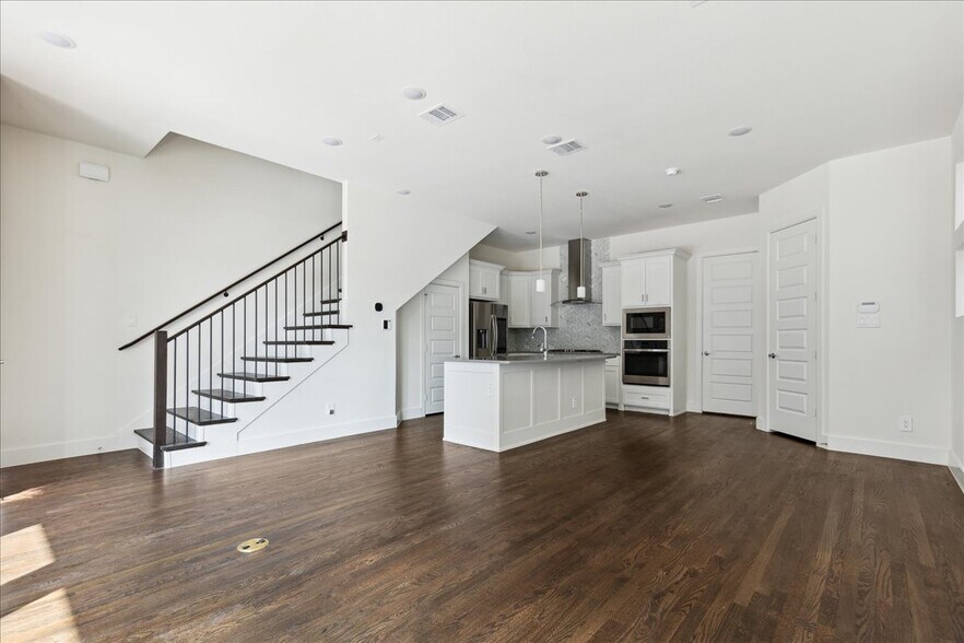 Building Photo - 8040 Ingram Dr