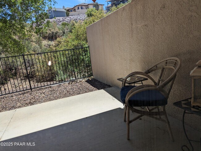 Building Photo - 2365 Sequoia Dr