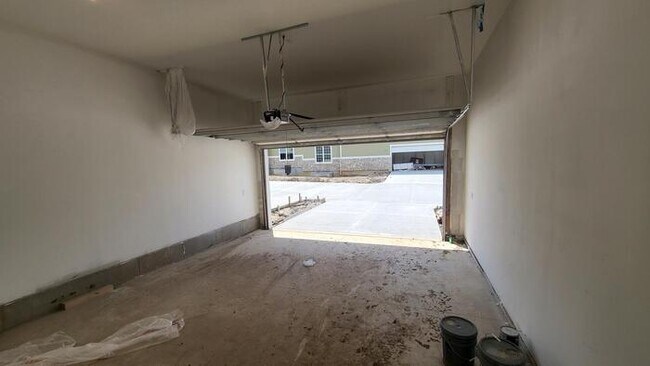 Building Photo - Maintenance free living in Blue Valley School district