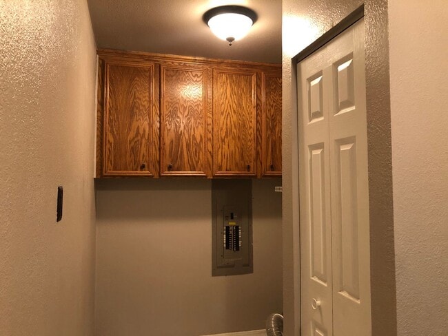 Building Photo - Corner Lot close to Barksdale Airforce Base with Bonus Room in back yard..