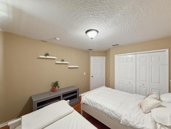 Building Photo - 1302 S Beach Cir
