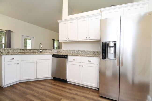 Building Photo - Ventura Estates Rental – 4 Bedrooms, 2 Bat...